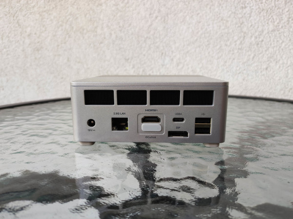 minisforum x1 lite back konektori