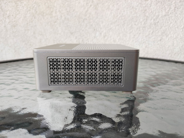 minisforum x1 lite side close