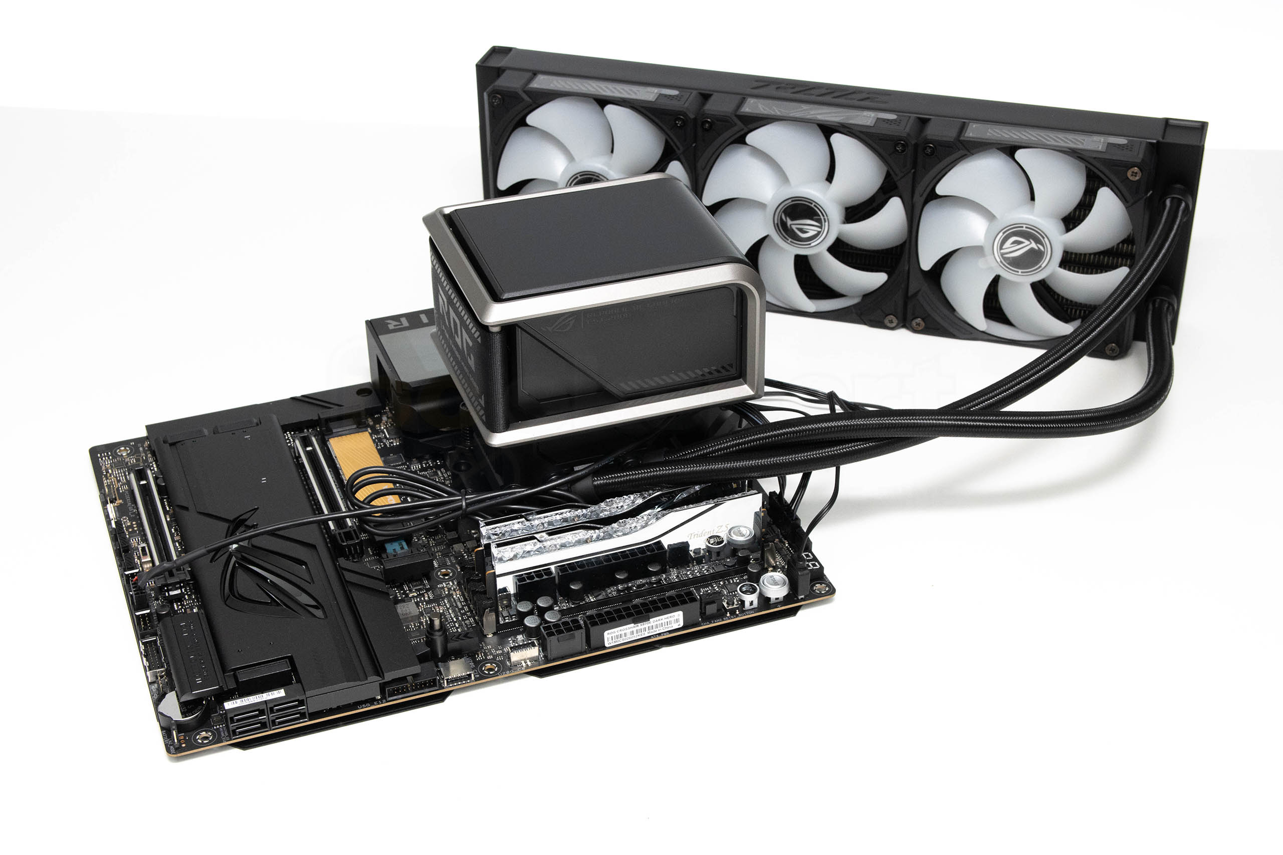 ASUS ROG Ryuo IV 360 ARGB recenzija