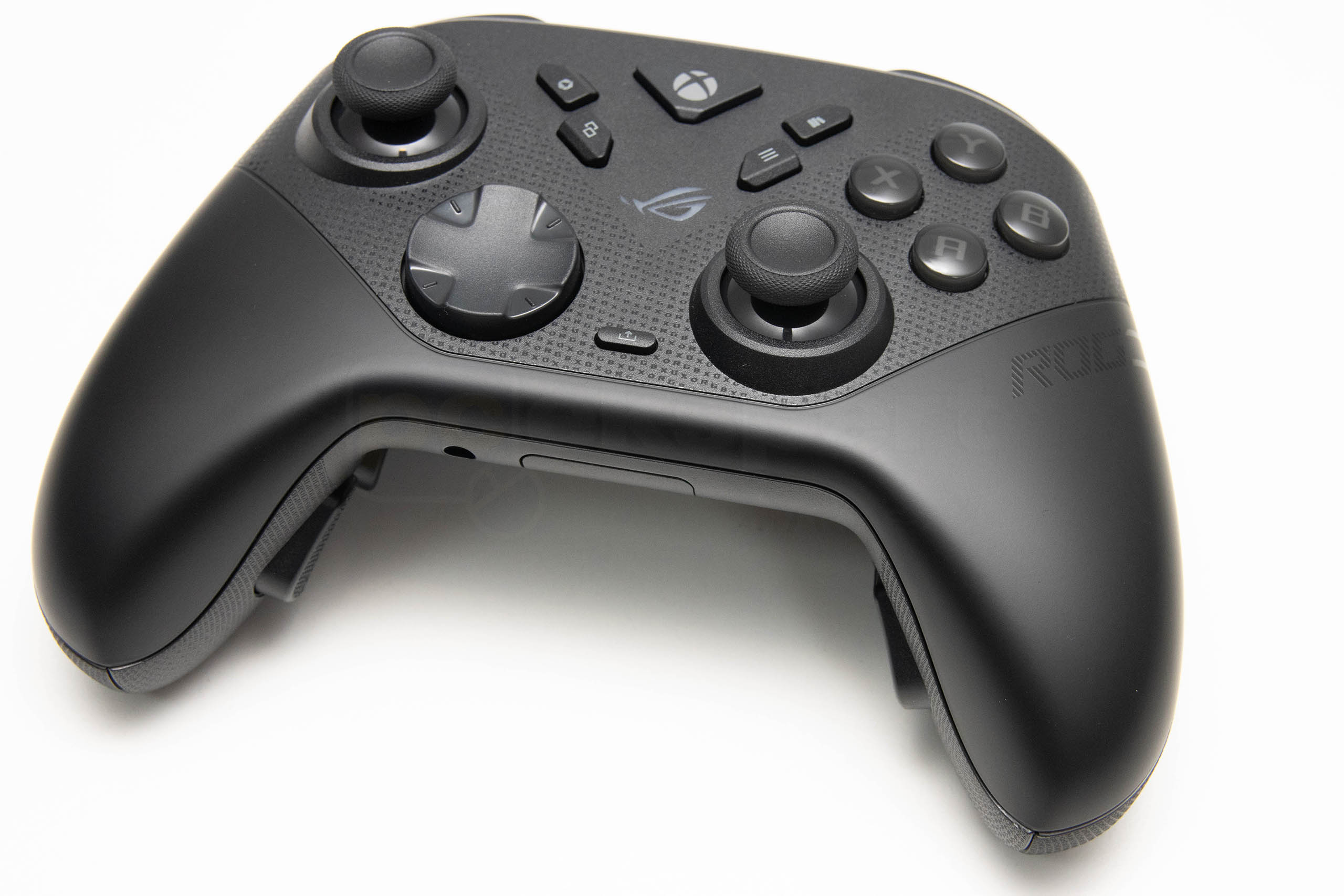Asus ROG Raikiri II Xbox Wireless recenzija