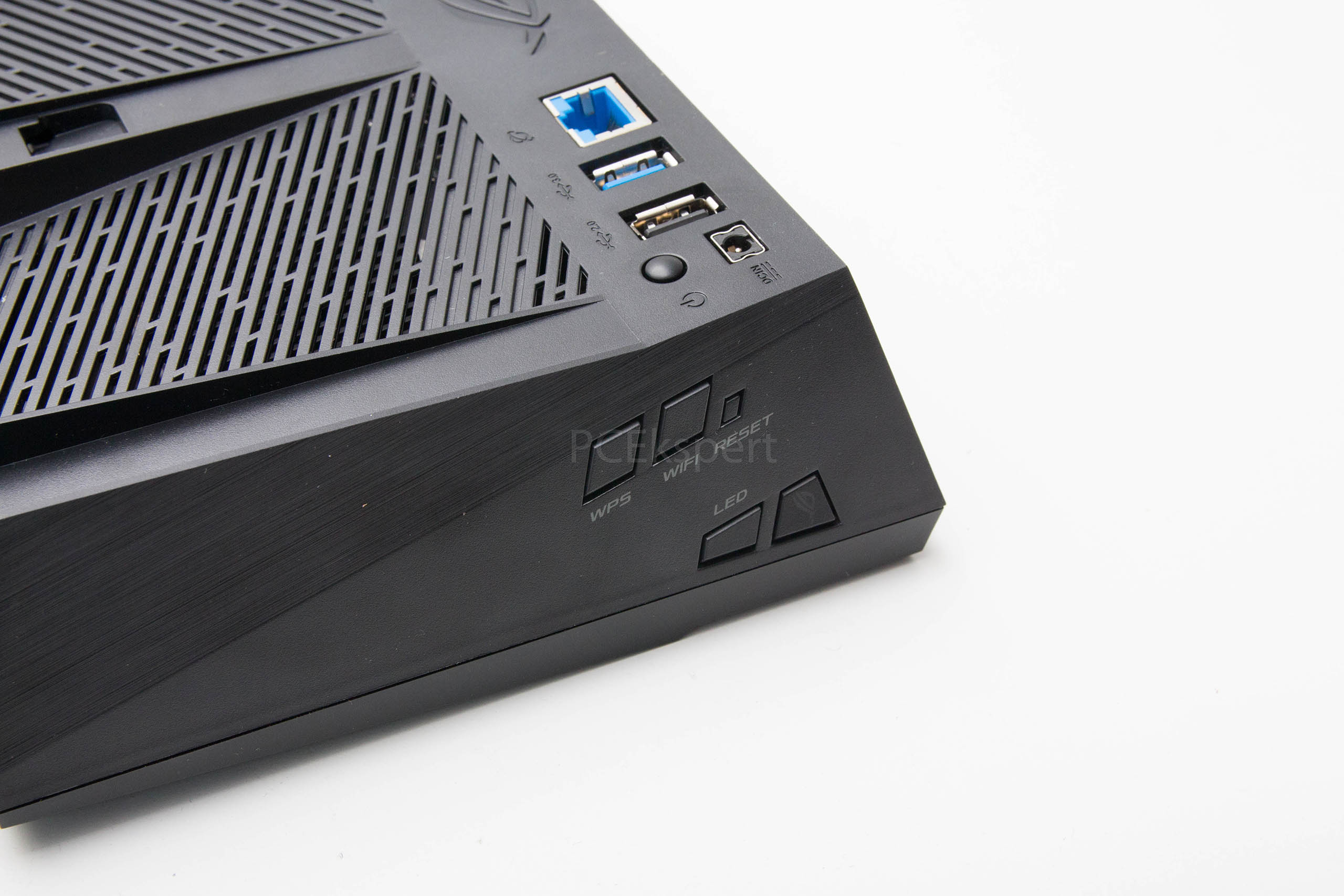 Routeur Gamer ASUS ROG GT-AC2900 - Antivirus Intégré, QoS Adaptative, Beamforming